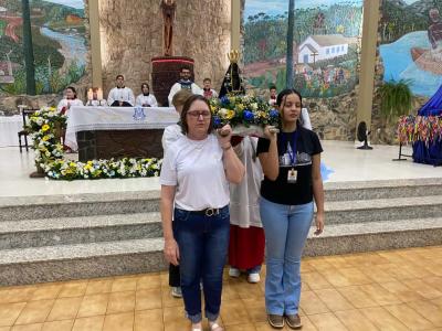 3º Dia da Novena reúne centenas de devotos no Santuário Nossa Senhora Aparecida Celebração foi presidida pelo Padre Aroldo Shinemann Filho e marcada por fé